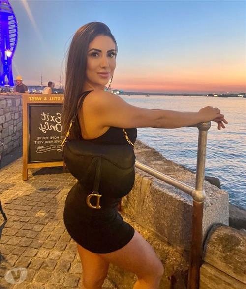 Hot escort model Li Na (26yo) Ending on the face Limassol